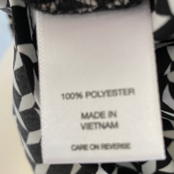 NY & COMPANY Top Blouse Pattern Cap Sleeve Scoopneck Office Black & White Medium - Picture 7 of 11